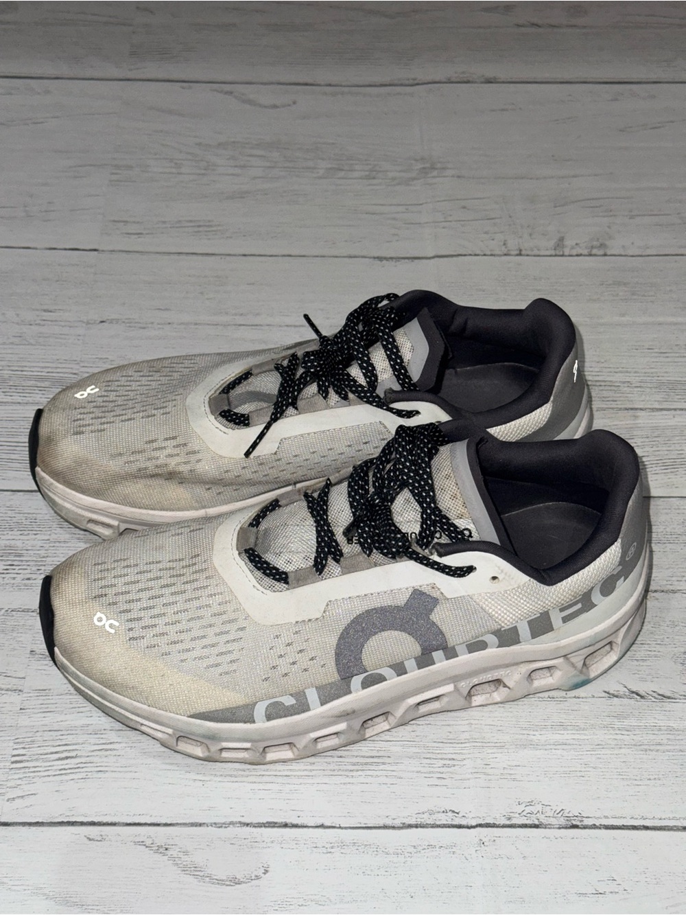 On Cloud Lightweight Running Shoes - Picture 2 of 14